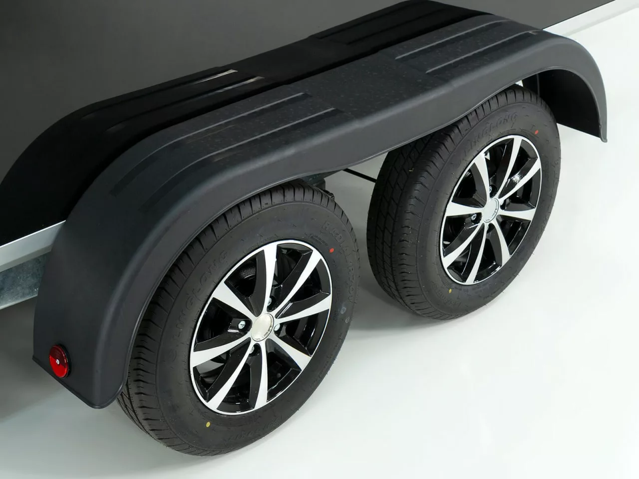 variant kofferanhänger black edition 168x302cm h:188 2,0t|rampe variant kofferanhänger black edition 168x302cm h:188 2,0t|rampe