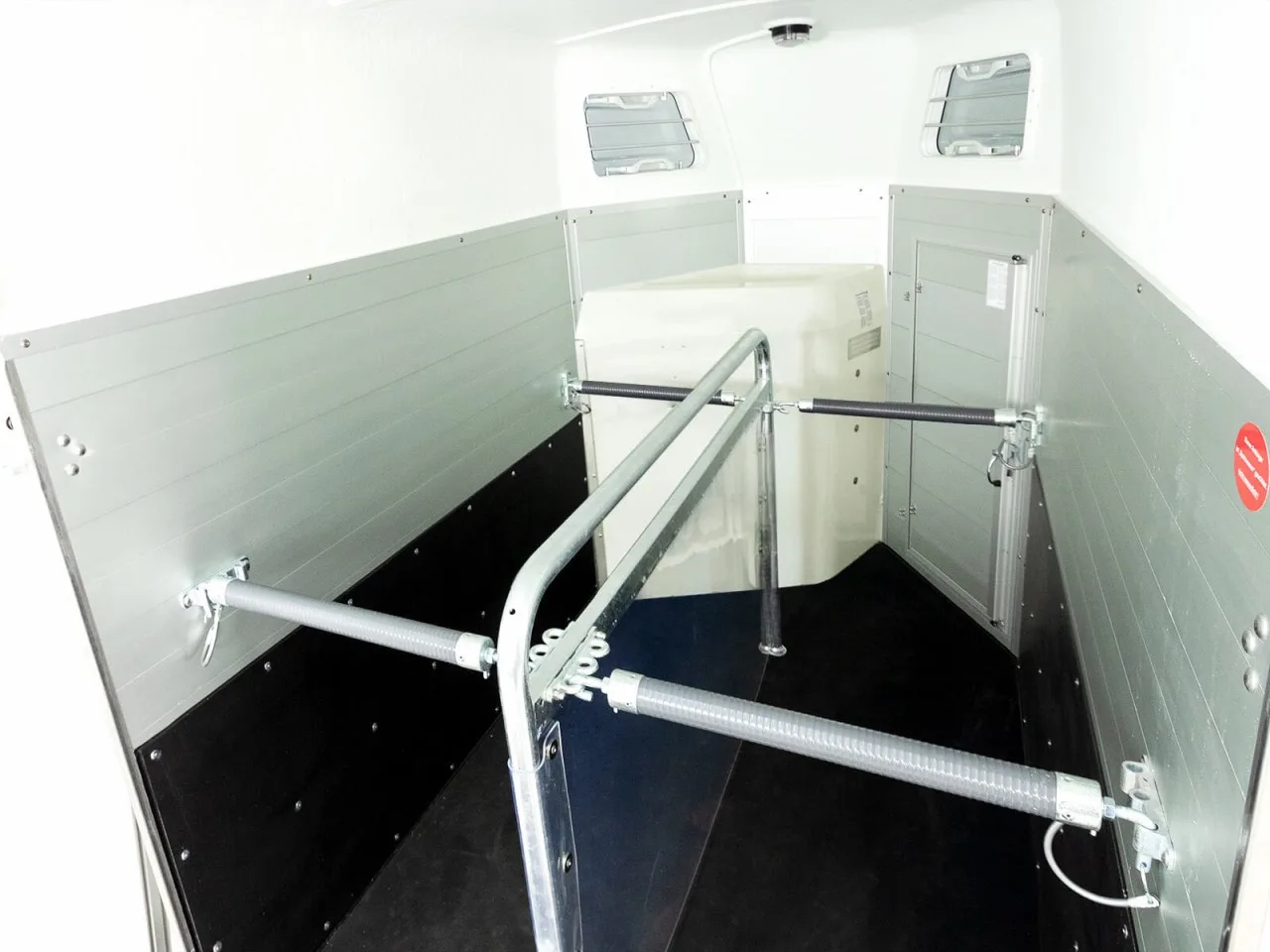 blomert pferdeanhänger blomert isi blitz alu|sattelkammer|schwarz blomert pferdeanhänger blomert isi blitz alu|sattelkammer|schwarz