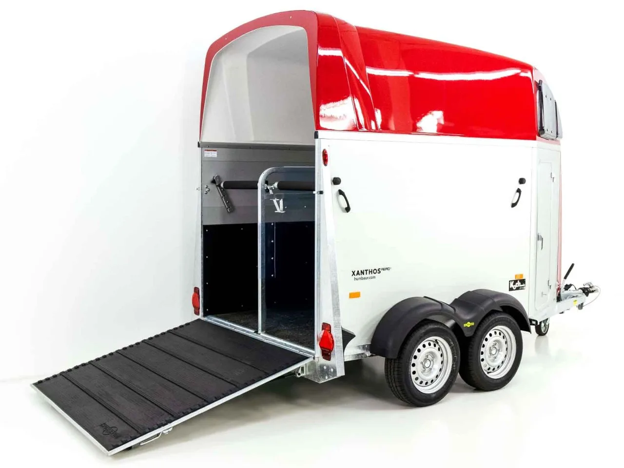 humbaur pferdeanhänger xanthos aero 2400|rot|sattelkammer humbaur pferdeanhänger xanthos aero 2400|rot|sattelkammer