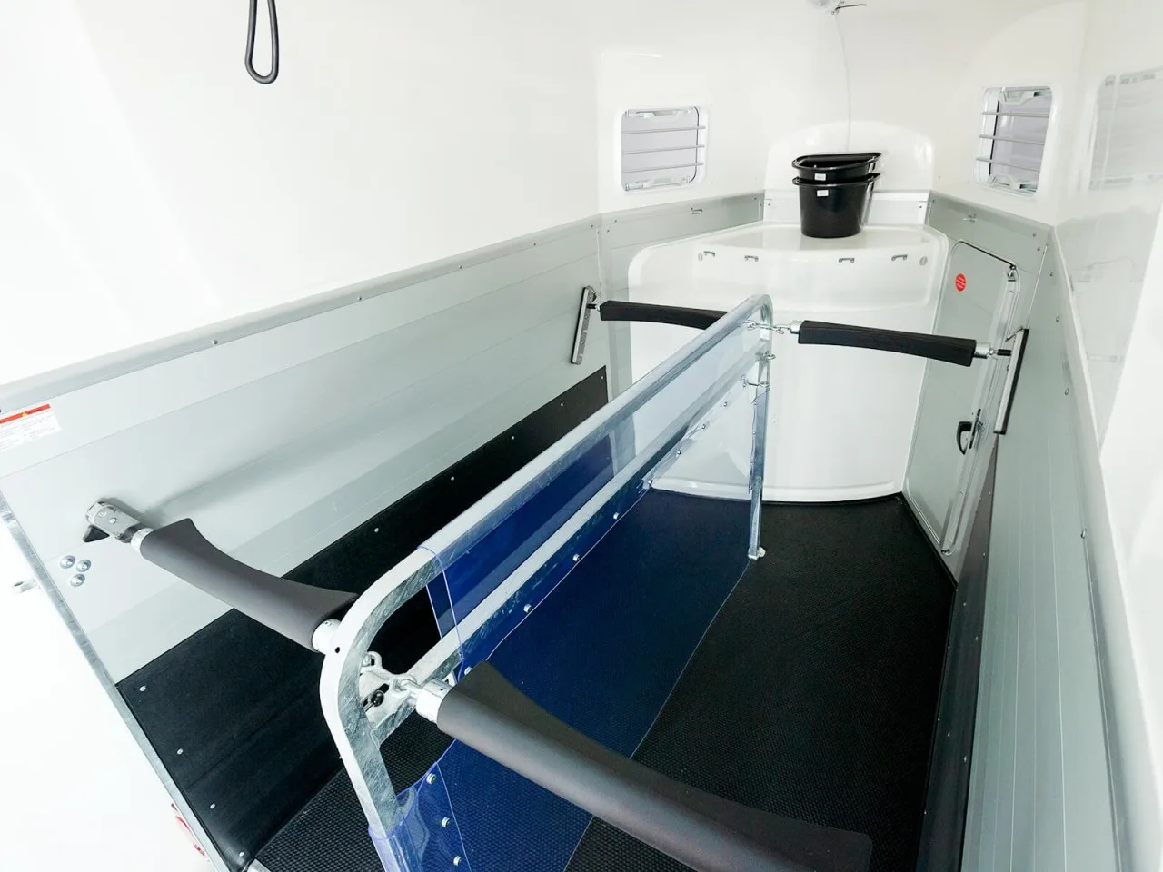 humbaur pferdeanhänger xanthos aero 2400|rot|sattelkammer humbaur pferdeanhänger xanthos aero 2400|rot|sattelkammer