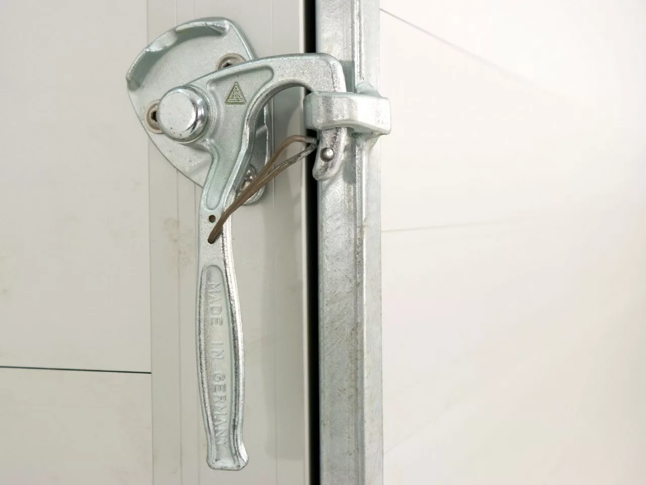 debon kofferanhänger c500 164x300cm h:200cm 2,6t|alu|polybug|tür|grau debon kofferanhänger c500 164x300cm h:200cm 2,6t|alu|polybug|tür|grau