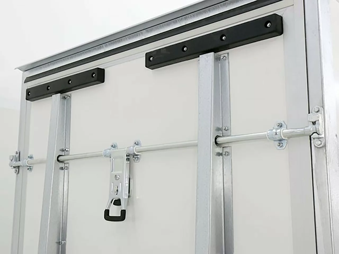 blyss kofferanhänger 146x357cm höhe:180cm 2,7t|rampe blyss kofferanhänger 146x357cm höhe:180cm 2,7t|rampe